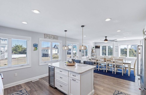 South Nags Head House | Gorgeous like-new oceanside home w/rooftop deck & stunning views!