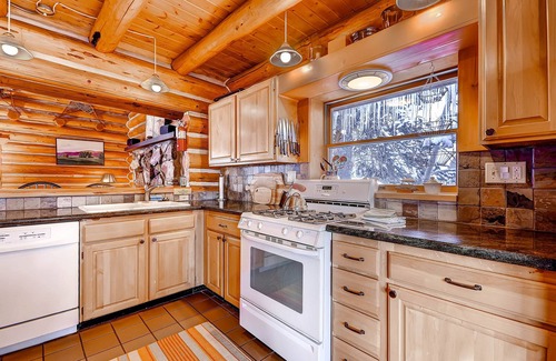 Salt Lake Mountain Resorts House | Gorgeous Log Cabin in Alta with Outdoor Hot Tub and Wood Burning Fireplace