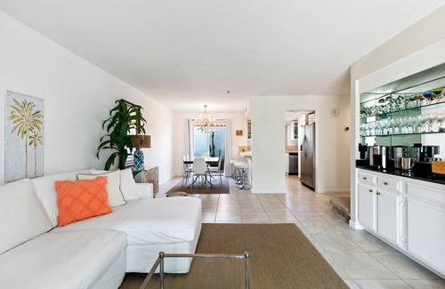 Baristo Condo | Gorgeous Long-Term Home in Downtown Palm Springs! Walk to Dining & Shopping