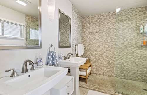 Baristo Condo | Gorgeous Long-Term Home in Downtown Palm Springs! Walk to Dining & Shopping