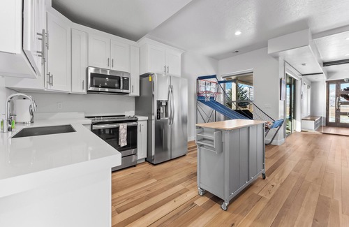 Highland Estates House | Gorgeous Lower Level of Stunning House Overlooking Swaner Nature Preserve
