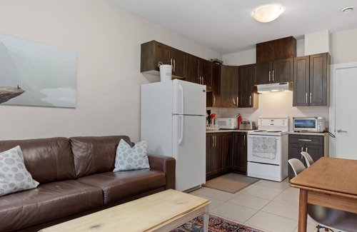 Vancouver South House | Gorgeous luxury 7 bedroom property (2 suites together as one rental)