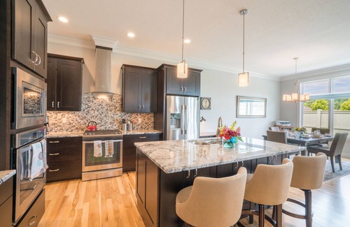 Rochester House | Gorgeous Luxury ADA Compliant Home 10 Min. From Mayo Clinic!