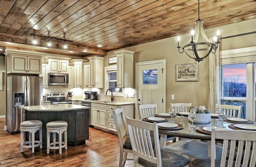 Chalet Village North Cabin | GORGEOUS Luxury VIEW Cabin! Theater & Game Room! Huge Decks! Fire Pits! Hot Tub!