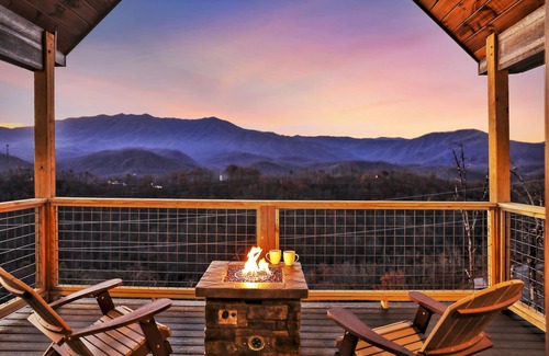 Chalet Village North Cabin | GORGEOUS Luxury VIEW Cabin! Theater & Game Room! Huge Decks! Fire Pits! Hot Tub!