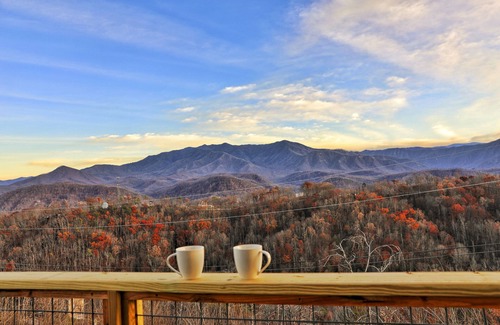 Chalet Village North Cabin | GORGEOUS Luxury VIEW Cabin! Theater & Game Room! Huge Decks! Fire Pits! Hot Tub!