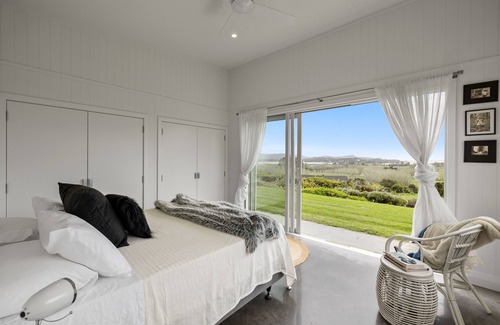 Mangawhai Apartment | Gorgeous Mangawhai Village Rural Apartment Only 3 Minutes Drive from the Village