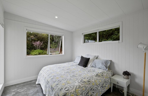 Mangawhai Apartment | Gorgeous Mangawhai Village Rural Apartment Only 3 Minutes Drive from the Village