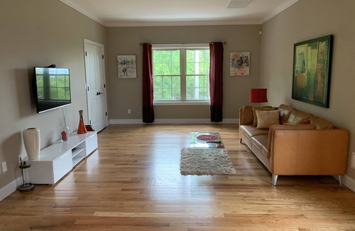 New Brighton House | Gorgeous Master Room with En Suite Bathroom in NYC