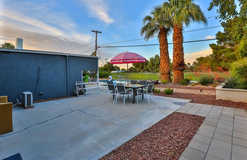 Las Vegas House | GORGEOUS Mid Century - Close to Strip - Golf - Views - Superhost Status - WOW