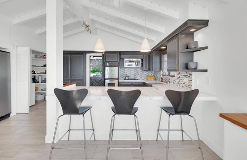Sunset Cliffs House | Gorgeous Mid-Century Modern Stunner with Epic Ocean Views. Perfect for groups!