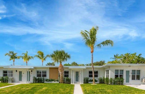 Parrot Cove Apartment | Gorgeous & Modern 2BR Near the beach! - Villa 3