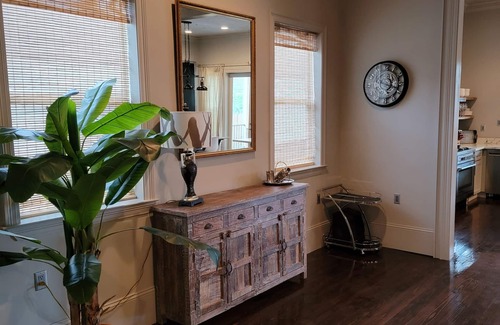 Saint Roch Bed & Breakfast | Gorgeous Modern 4 Bdrm/4 Bath-Gated Pool- Worthy of Your Beads! Walk to Quartern