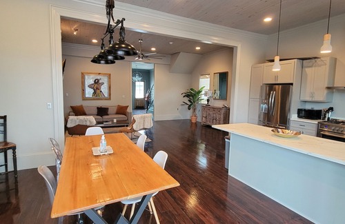 Saint Roch Bed & Breakfast | Gorgeous Modern 4 Bdrm/4 Bath-Gated Pool- Worthy of Your Beads! Walk to Quartern