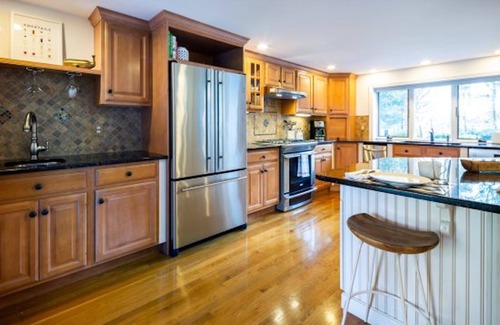 Chatham House | Gorgeous, Modern, Dog Friendly Chatham 4 Bedroom with Central AC