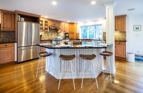 Chatham House | Gorgeous, Modern, Dog Friendly Chatham 4 Bedroom with Central AC