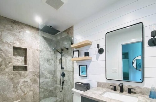 Maalaea Condo | Gorgeous Modern Maui Beachfront- 2 sups Included!
