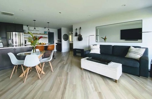 Maalaea Condo | Gorgeous Modern Maui Beachfront- 2 sups Included!