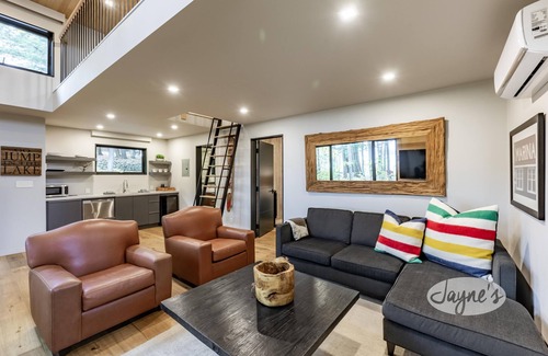 Minett Cottage | Gorgeous Modern Muskoka Masterpiece! Dockside Cabana with Bar! Guest Cabin!