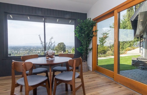 Reseda House | GORGEOUS Modern remodeled HOUSE W/POOL &4 bedrooms
