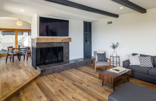 Reseda House | GORGEOUS Modern remodeled HOUSE W/POOL &4 bedrooms
