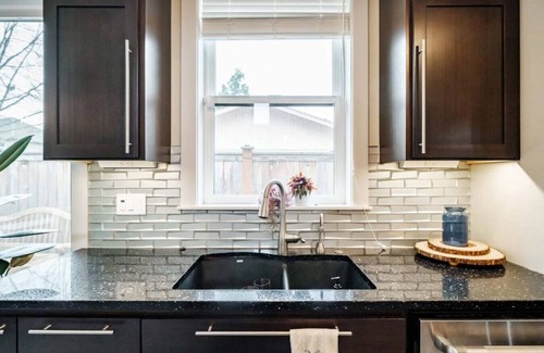 Central Oregon House | Gorgeous modern suburban home near Autzen Stadium
