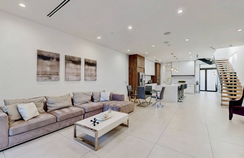 Downtown Fort Lauderdale House | Gorgeous modern townhome near beach with pool, patio, & W/D - dog-friendly