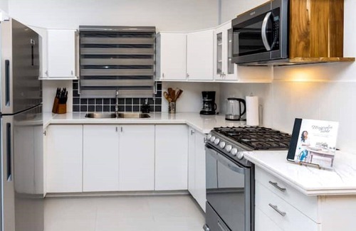 Port of Spain Villa | Gorgeous Mountain View Villa near city and beach