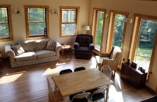 Confluence House | Gorgeous Mountain Home 1 Min from Lake