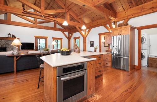 Grace Cabin | Gorgeous Mountain Home 10 min to Downtown Asheville - Couples Retreat