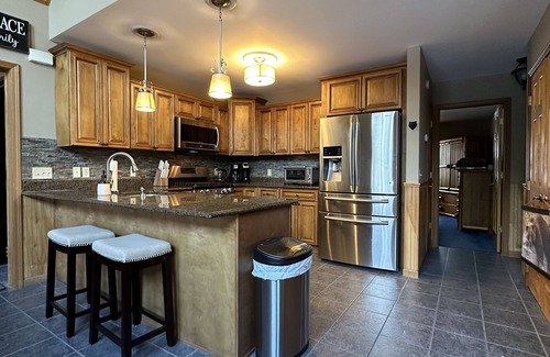 Lake George House | GORGEOUS MOUNTAIN TOP HOUSE IN LAKE GEORGE W/HOT TUB & BOAT DOCK NEARBY