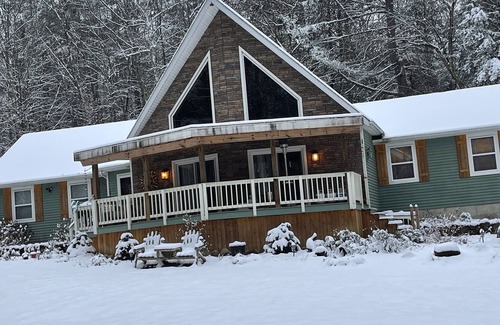 Lake George House | GORGEOUS MOUNTAIN TOP HOUSE IN LAKE GEORGE W/HOT TUB & BOAT DOCK NEARBY