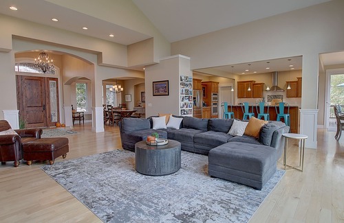 Grant Creek House | GORGEOUS MOUNTAIN VIEW HOME IN PREMIER MISSOULA NEIGHBORHOOD with 4 KING BEDS