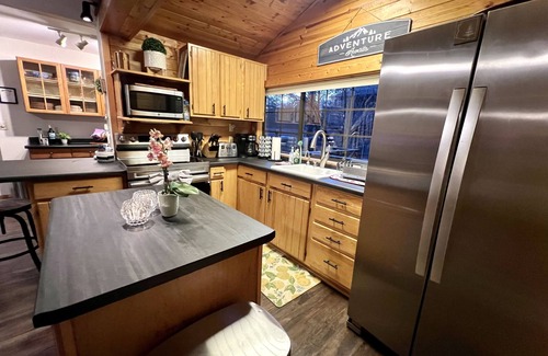 Munds Park House | Gorgeous Munds A-Frame Cabin Retreat, New custom arcade machine! Dishwasher Added Too!