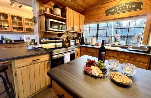 Munds Park House | Gorgeous Munds A-Frame Cabin Retreat, New custom arcade machine! Dishwasher Added Too!