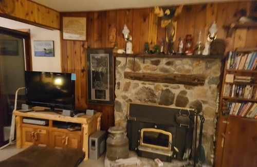 Armour Cottage | Gorgeous Muskoka Lake front resort property. Listing 2808244 plus the Bunkie