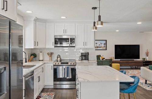 Lakewood Estates House | Gorgeous New 4bd/3ba~Minutes to Beach & Downtown
