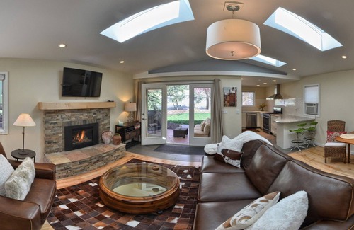 Broadmoor Cottage | Gorgeous New Canyon Cottage steps to 5 star Broadmoor and limitless trail system