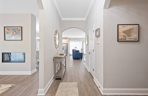 Brunswick House | Gorgeous new home, one level & convenient location