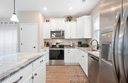 Brunswick House | Gorgeous new home, one level & convenient location