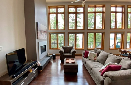 Northern Ontario Cabin | Gorgeous new waterfront lakehouse in the shield country of Northwest Ontario!