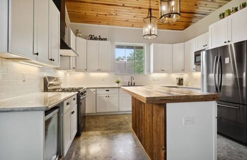 Shenandoah House | Gorgeous newer 3/2 home w/Louisiana style & charm