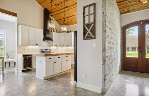Shenandoah House | Gorgeous newer 3/2 home w/Louisiana style & charm