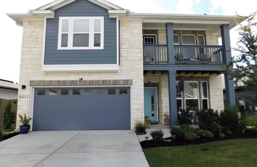 Manor House | Gorgeous Newer Home Tesla Close 6 Beds Crew Welcome