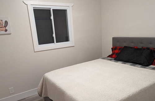 Victoria Harbour Cottage | Gorgeous Newly Renovated Lake View Cottage in Victoria Harbour