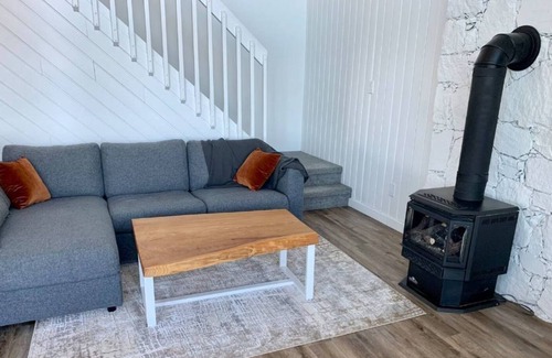 Halfmoon Bay House | Gorgeous Newly Renovated Ocean Front Home
