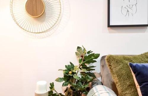 Uplands Apartment | Gorgeous Newly Renovated 2 Double Bed Flat