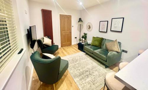 Uplands Apartment | Gorgeous Newly Renovated 2 Double Bed Flat