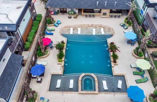 North Houston Apartment | Gorgeous Oasis Boho Getaway