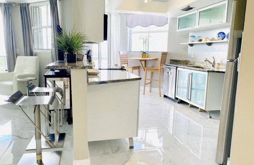 Mid Beach Condo | GORGEOUS OCEAN & BAY VIEWS 2BR 2BA BEACH CONDO + PARKING